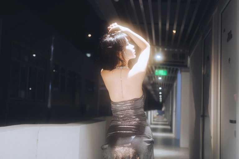 Tina很妖孽呀《夜色连衣裙》主题写真：37张全套美图