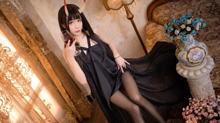 Tomoyo酱《碧蓝 能代礼服》主题写真：12张全套美图