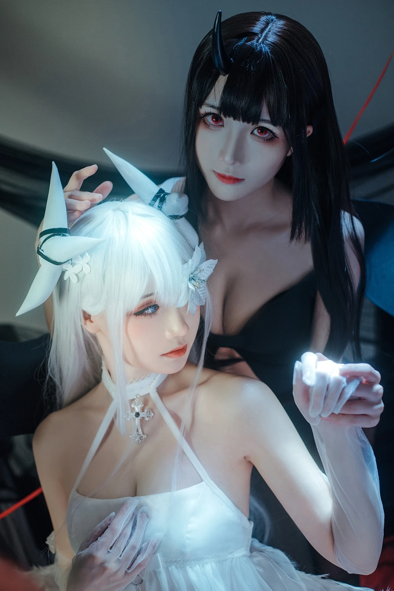 Tomoyo酱&焖焖碳《碧蓝航线 埃姆登 双黑白夜之主》主题写真：29张全套美图