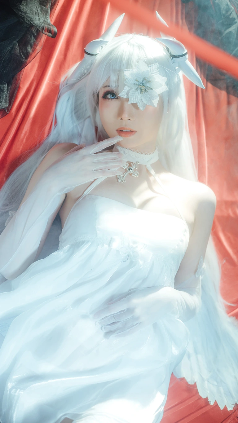 Tomoyo酱&焖焖碳《碧蓝航线 埃姆登 双黑白夜之主》主题写真：29张全套美图