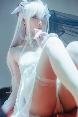Tomoyo酱&焖焖碳《碧蓝航线 埃姆登 双黑白夜之主》主题写真：29张全套美图