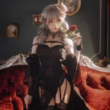 Tomoyo酱《碧蓝航线 吕佐夫礼服》主题写真：29张全套美图