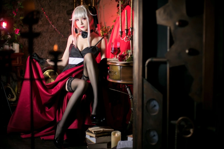 Tomoyo酱《雾枝礼服&水着》主题写真：30张全套美图