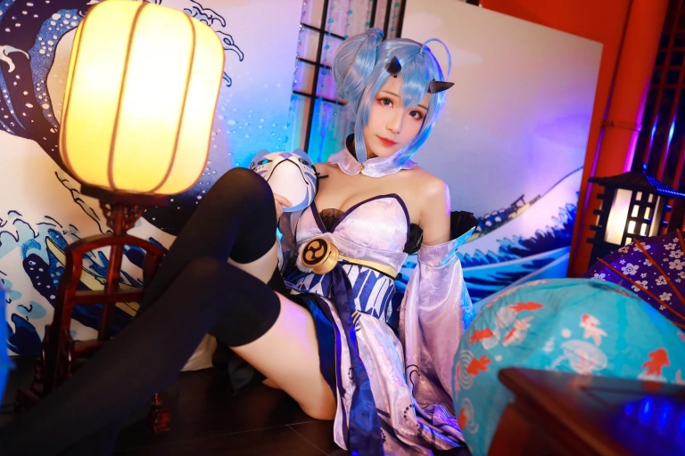 Tomoyo酱《碧蓝 柏》主题写真：18张全套美图