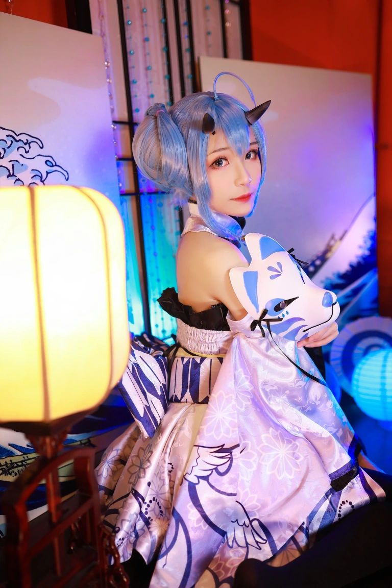 Tomoyo酱《碧蓝 柏》主题写真：18张全套美图
