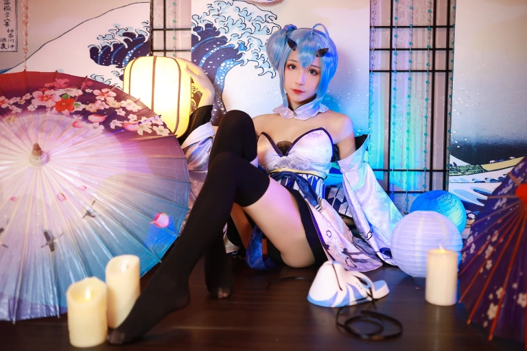 Tomoyo酱《碧蓝 柏》主题写真：18张全套美图