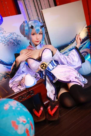 Tomoyo酱《碧蓝 柏》主题写真：18张全套美图