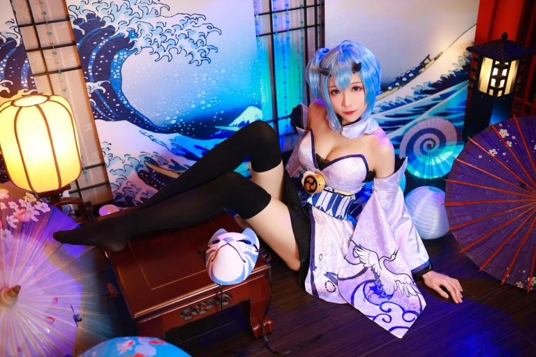 Tomoyo酱《碧蓝 柏》主题写真：18张全套美图
