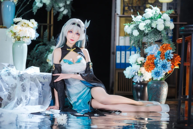 Tomoyo酱《碧蓝航线 流萤旗袍》主题写真：24张全套美图