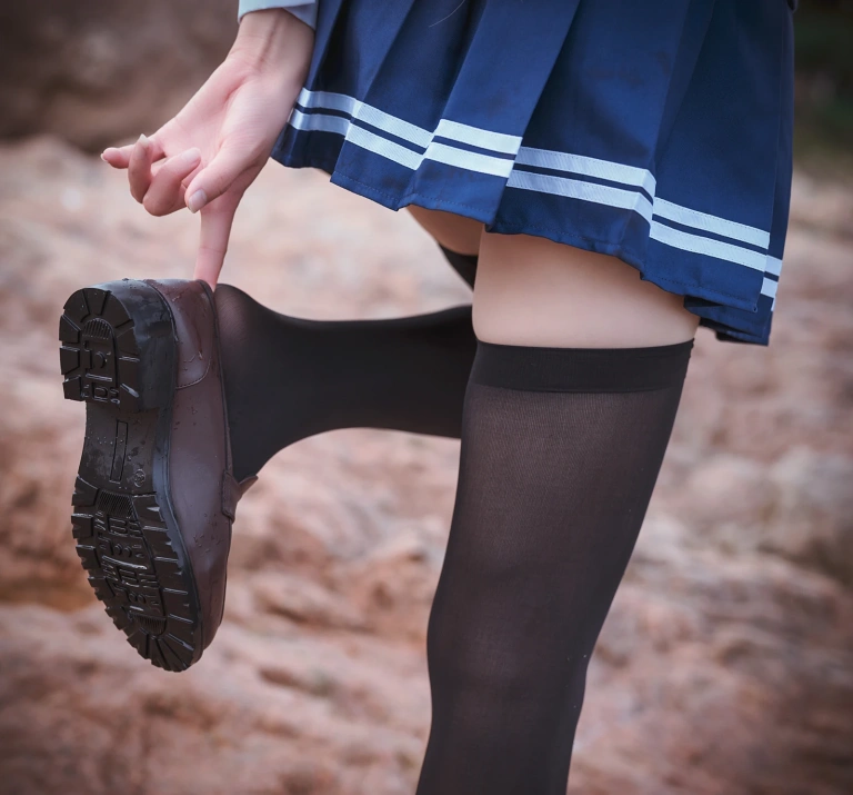 封疆疆v《小短裙》主题写真：10张全套美图