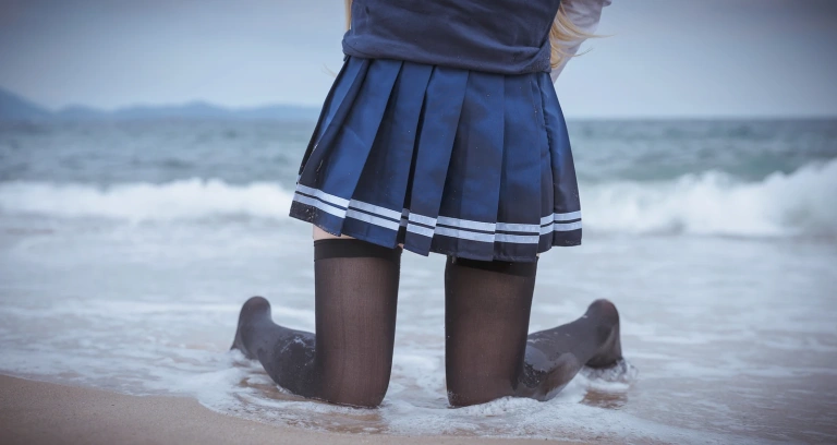 封疆疆v《小短裙》主题写真：10张全套美图