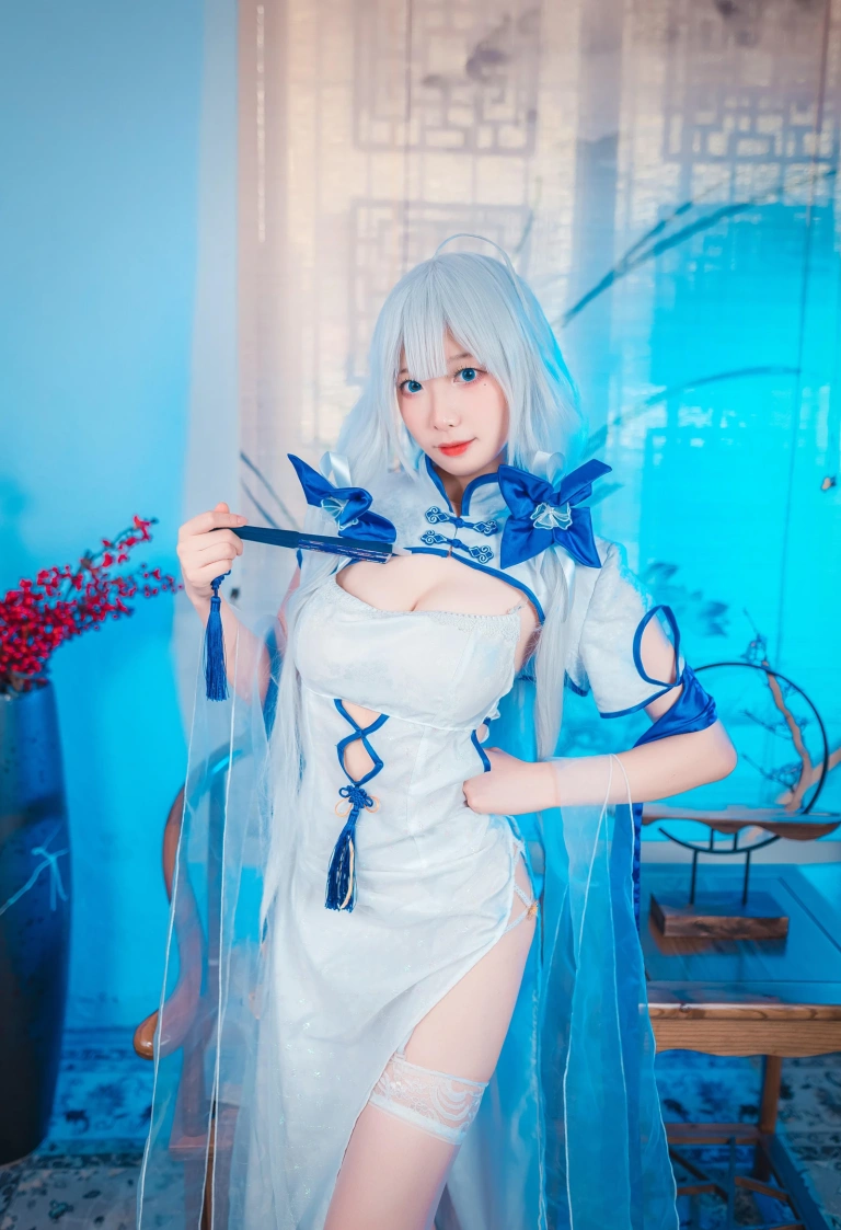 封疆疆v《碧蓝航线 光辉cos》主题写真：15张全套美图