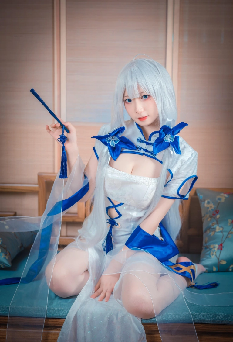 封疆疆v《碧蓝航线 光辉cos》主题写真：15张全套美图