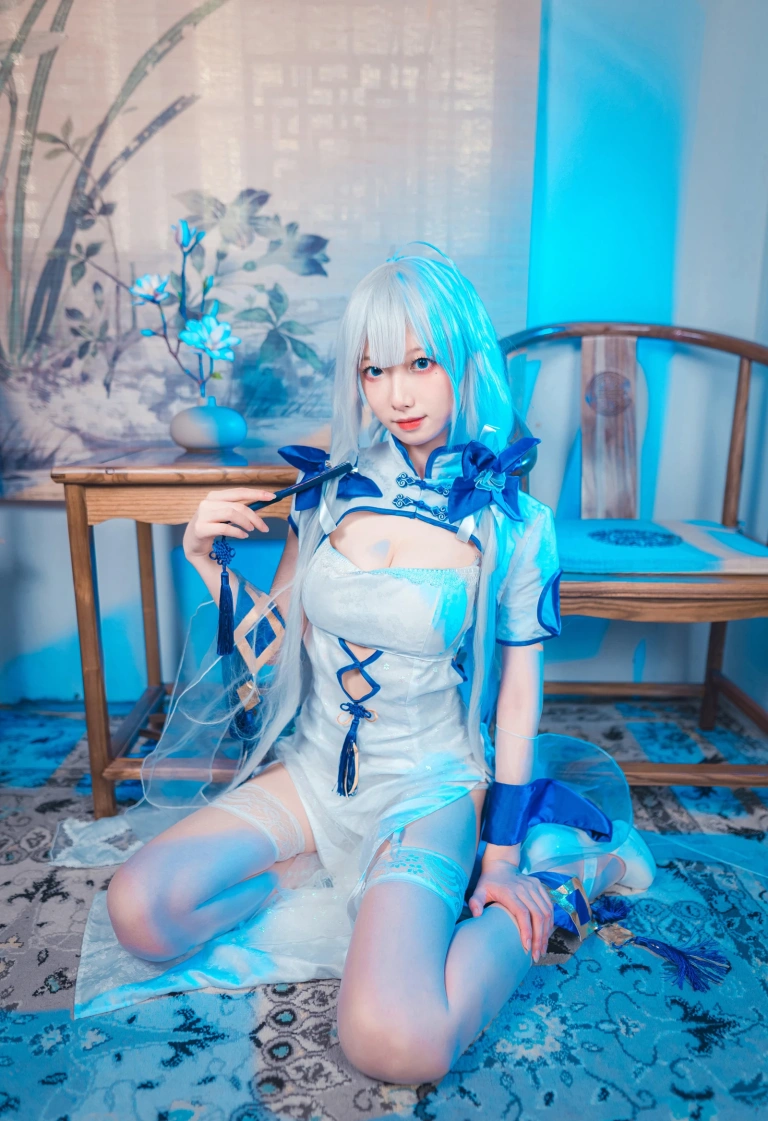 封疆疆v《碧蓝航线 光辉cos》主题写真：15张全套美图