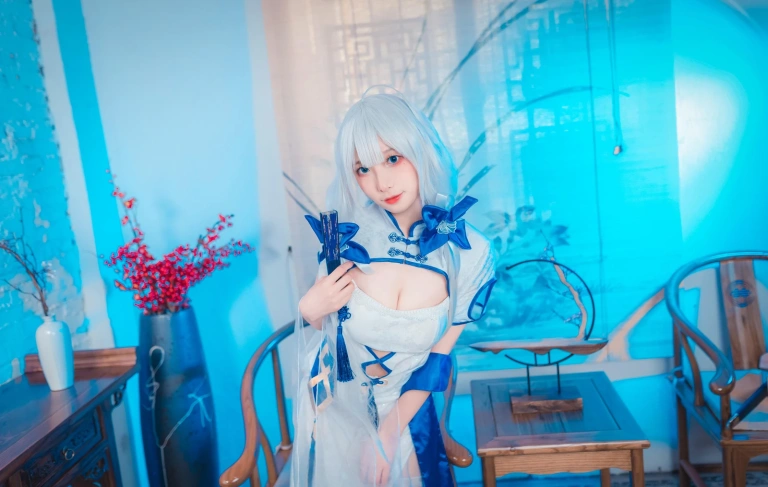 封疆疆v《碧蓝航线 光辉cos》主题写真：15张全套美图