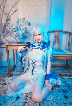 封疆疆v《碧蓝航线 光辉cos》主题写真：15张全套美图