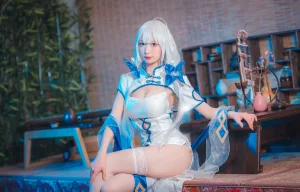 封疆疆v《碧蓝航线 光辉cos》主题写真：15张全套美图