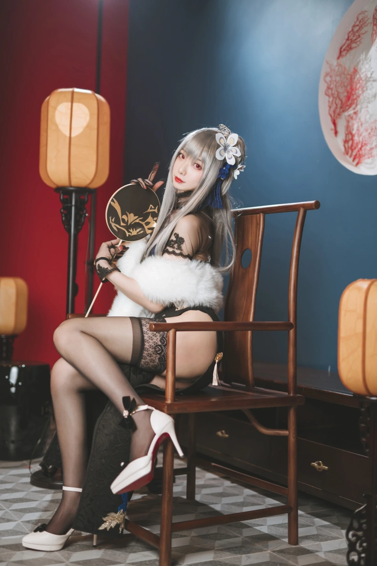 封疆疆v《路易九世旗袍》主题写真：35张全套美图