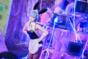 封疆疆v《蕾姆兔女郎》主题写真：18张全套美图