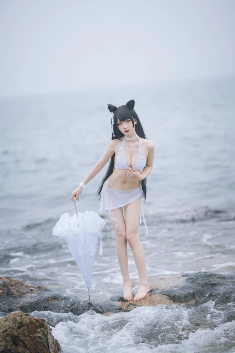 封疆疆v《爱宕泳装》主题写真：14张全套美图