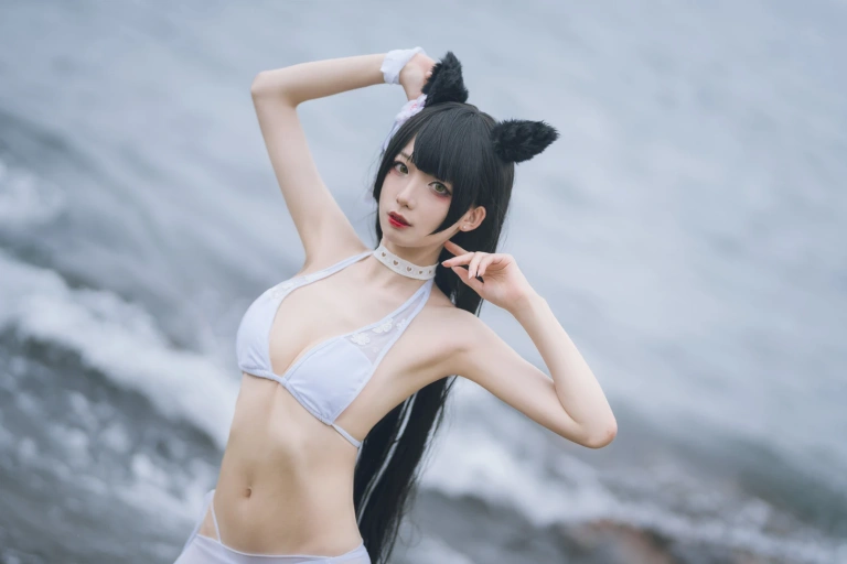 封疆疆v《爱宕泳装》主题写真：14张全套美图