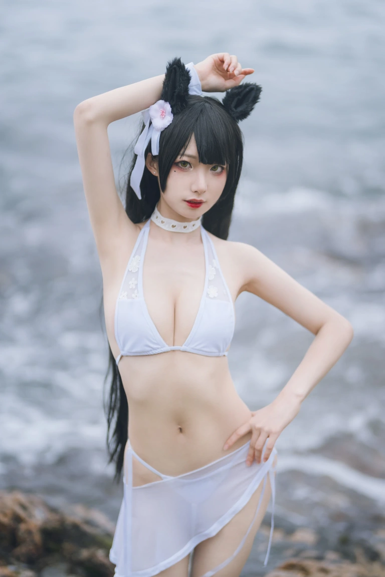 封疆疆v《爱宕泳装》主题写真：14张全套美图