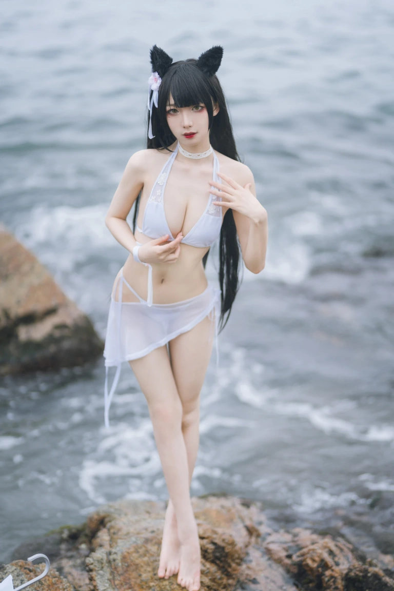封疆疆v《爱宕泳装》主题写真：14张全套美图