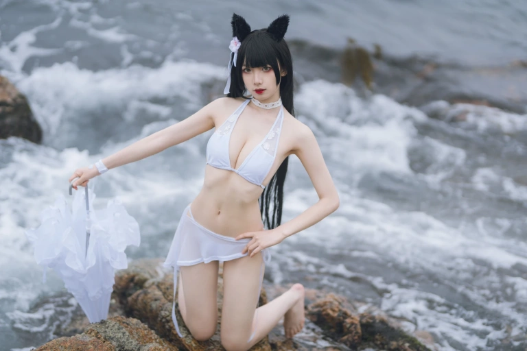 封疆疆v《爱宕泳装》主题写真：14张全套美图
