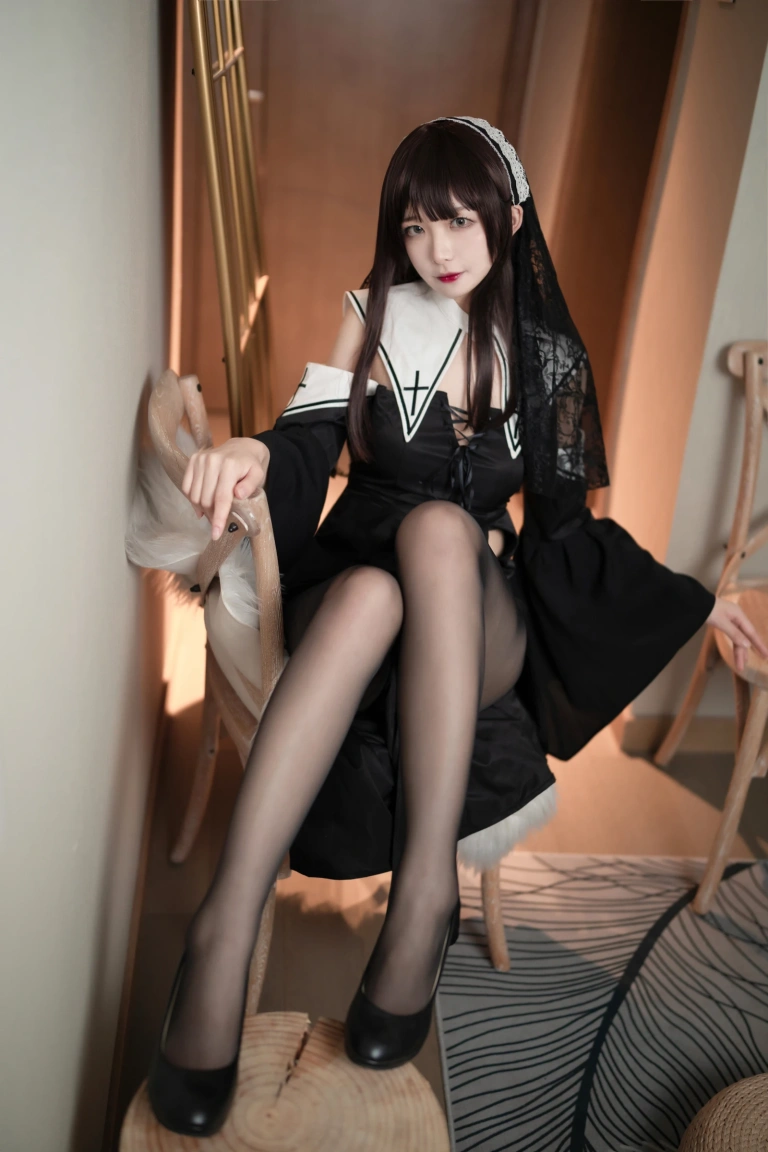 封疆疆v《黑色修女》主题写真：40张全套美图