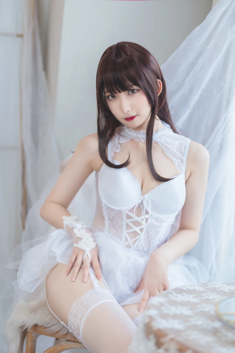 封疆疆v《纯白》主题写真：40张全套美图
