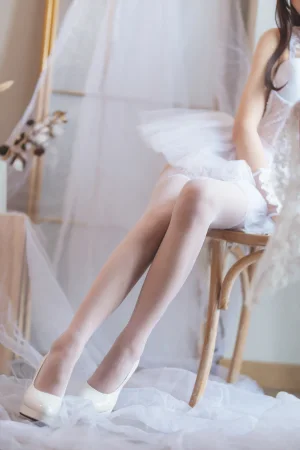 封疆疆v《纯白》主题写真：40张全套美图