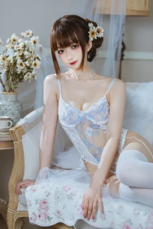 封疆疆v《纯欲连体衣》主题写真：40张全套美图