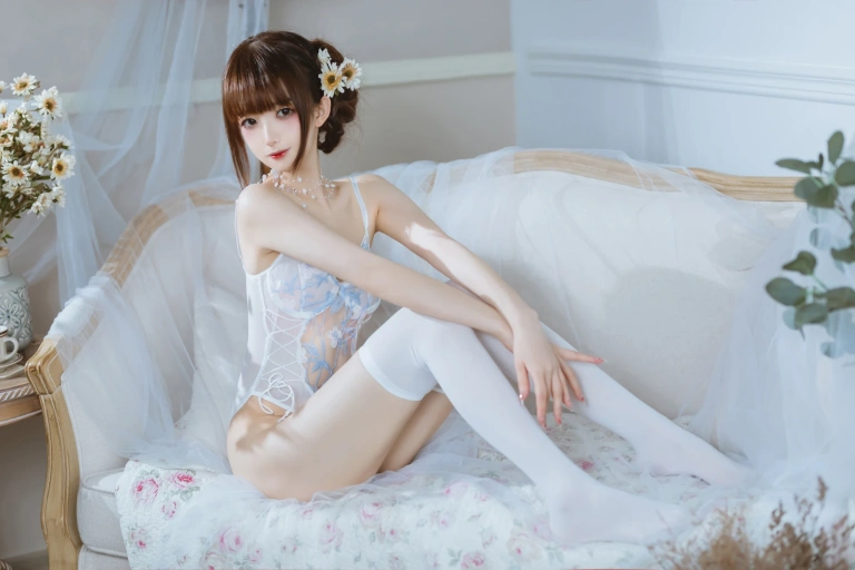 封疆疆v《纯欲连体衣》主题写真：40张全套美图