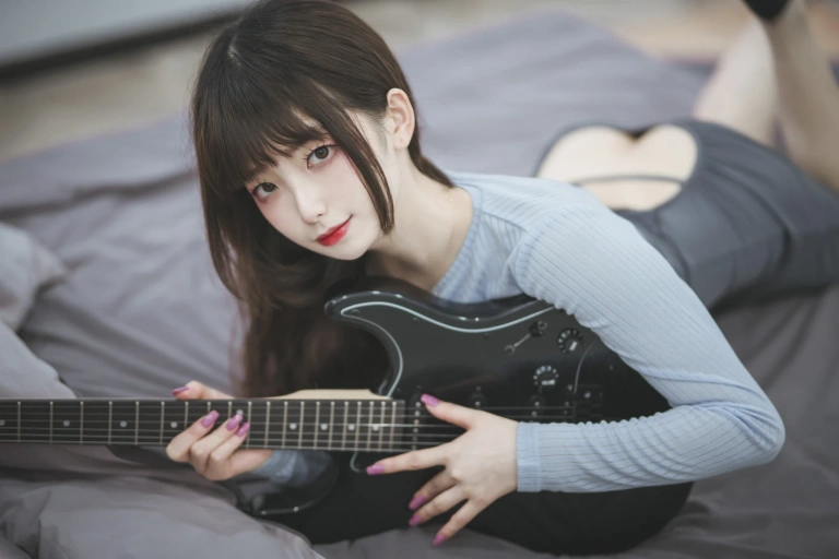 封疆疆v《吉他妹妹》主题写真：40张全套美图