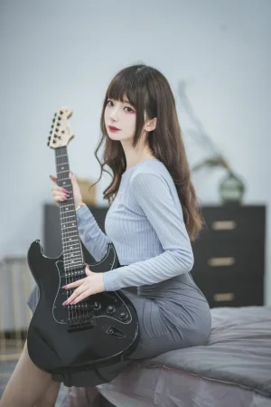 封疆疆v《吉他妹妹》主题写真：40张全套美图