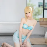 封疆疆v《阿尔托莉雅·潘德拉贡 泳装》主题写真：40张全套美图
