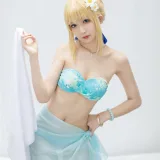 封疆疆v《阿尔托莉雅·潘德拉贡 泳装》主题写真：40张全套美图