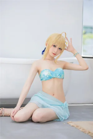 封疆疆v《阿尔托莉雅·潘德拉贡 泳装》主题写真：40张全套美图