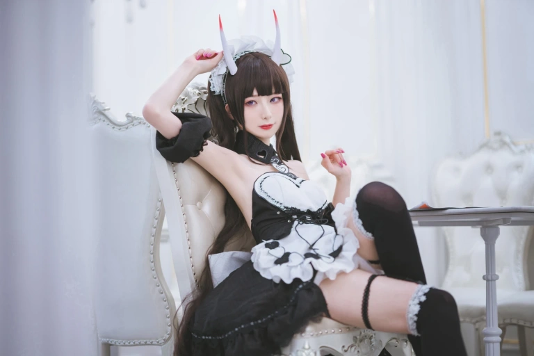 封疆疆v《能代女仆》主题写真：36张全套美图