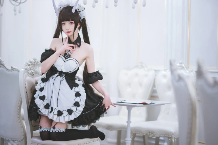封疆疆v《能代女仆》主题写真：36张全套美图