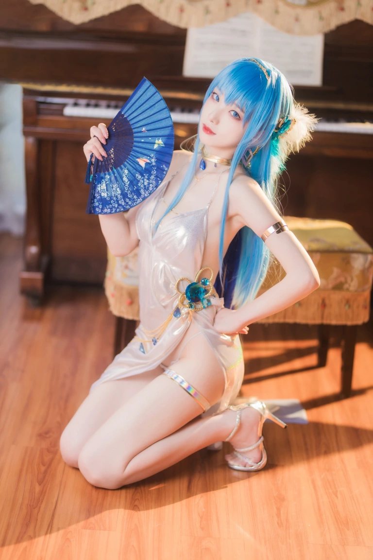 封疆疆v《NIKKE 胜利女神 海伦娜》主题写真：34张全套美图