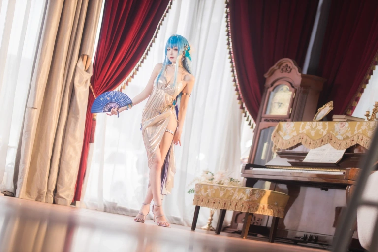 封疆疆v《NIKKE 胜利女神 海伦娜》主题写真：34张全套美图