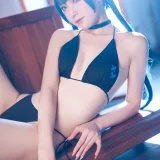 封疆疆v《碧蓝档案 妃咲 泳装》主题写真：30张全套美图