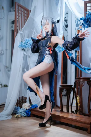 封疆疆v《申鹤海灯节》主题写真：40张全套美图