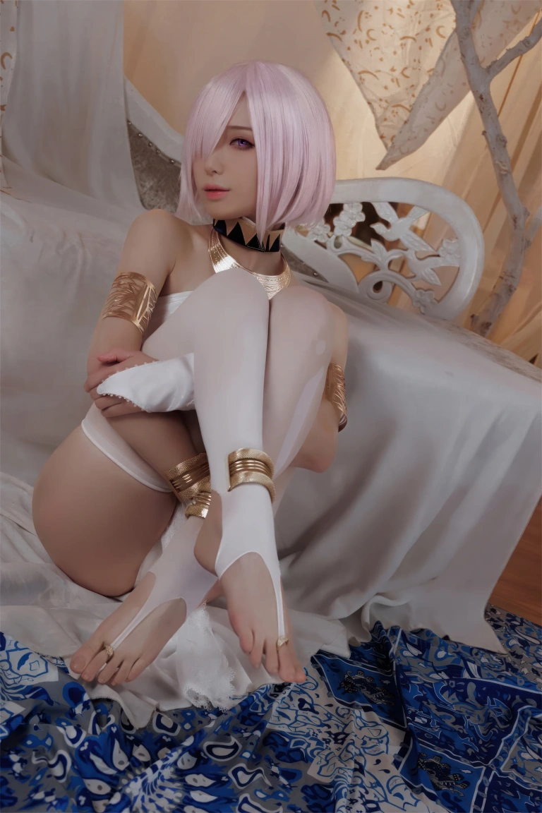 封疆疆v《Fate 玛修基列莱特》主题写真：40张全套美图
