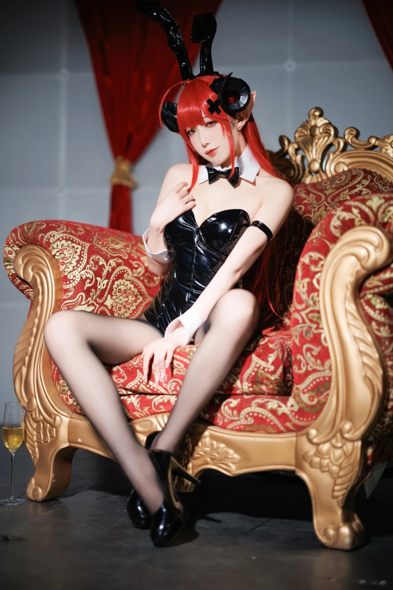 封疆疆v《兴登堡兔女郎》主题写真：60张全套美图