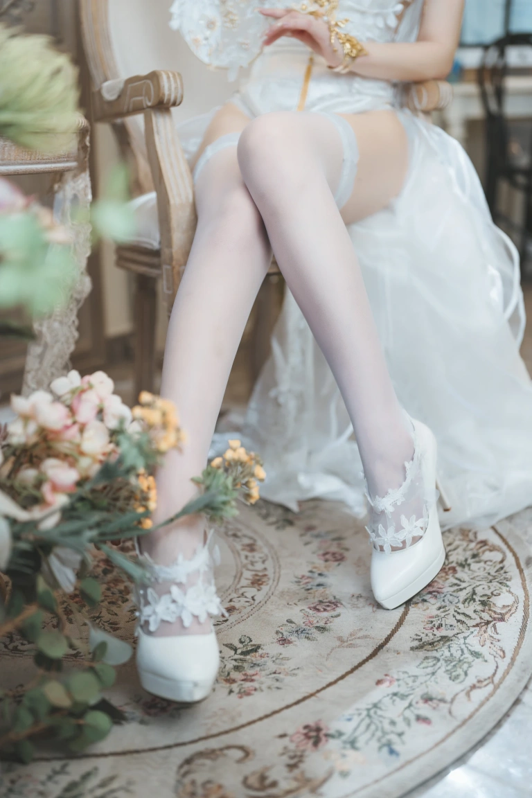 封疆疆v《埃姆登》主题写真：33张全套美图