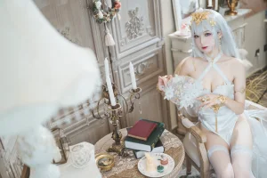 封疆疆v《埃姆登》主题写真：33张全套美图