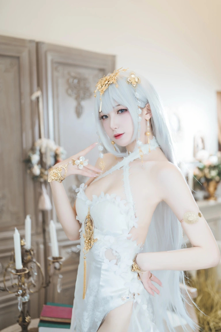 封疆疆v《埃姆登》主题写真：33张全套美图