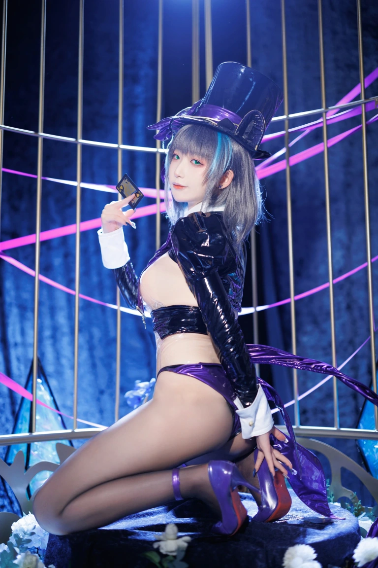 封疆疆v《柴郡魔术师》主题写真：50张全套美图